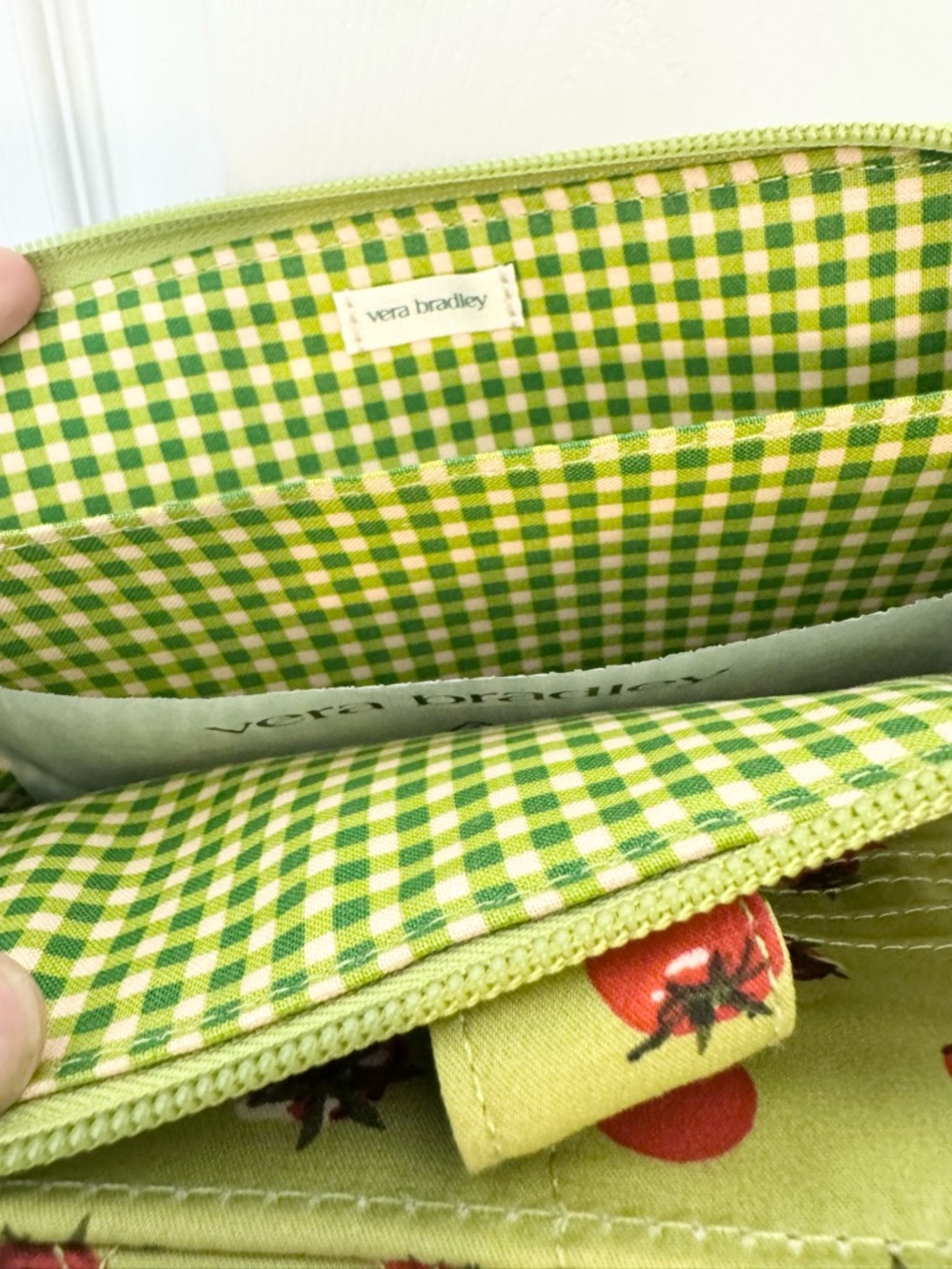 NWT Vera Bradley Large Tab Wallet Tiny Tomatoes Palm Quilted Cotton Organizer - Picture 6 of 6
